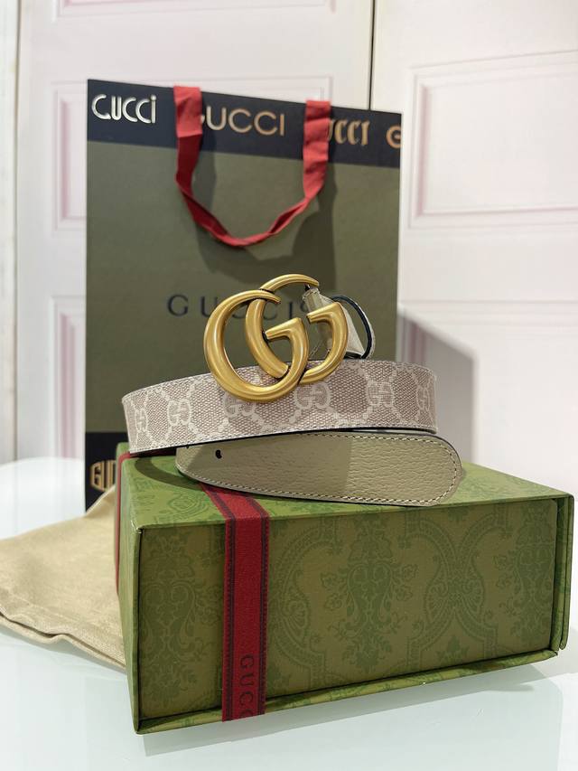 代购级 Gucci 宽度3.0Cm米色gg Supreme帆布 环保材料 反面为白色皮革 钯金色调配件 双g带扣